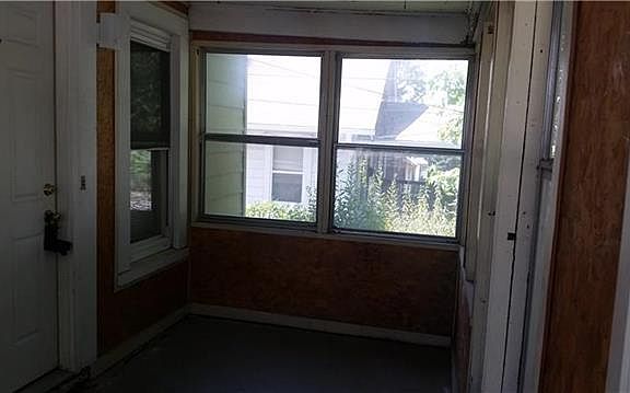 3rd image of 1121 S Dodgion St