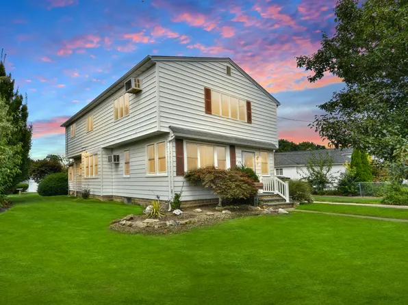 26 Cedar Ave Floor 2, Farmingdale, NY 11735