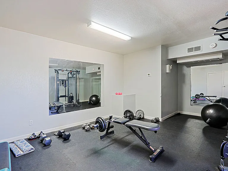 740 W Elm St #116 — Photo 18