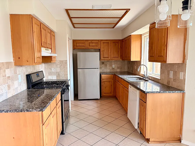 8301 Bradford Edward Cv — Photo 10