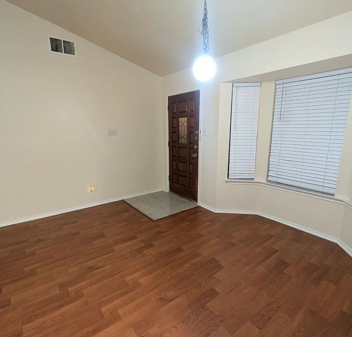 3 bed, 1231 sqft, $1,600 — Photo 4