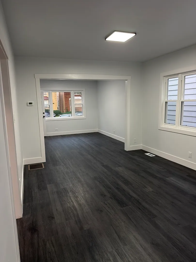 2 bed, 1100 sqft, $2,300 — Photo 4