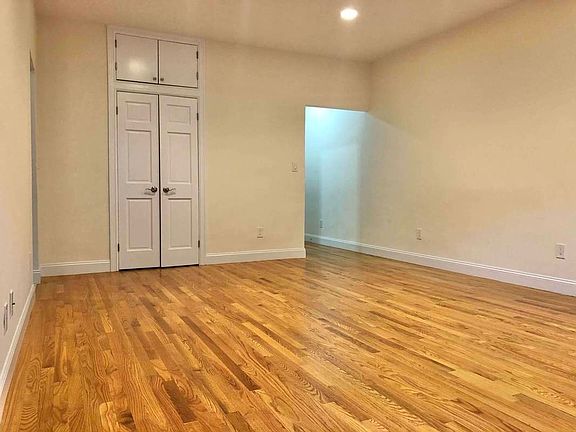 3rd image of 22 W 77th St #21A
