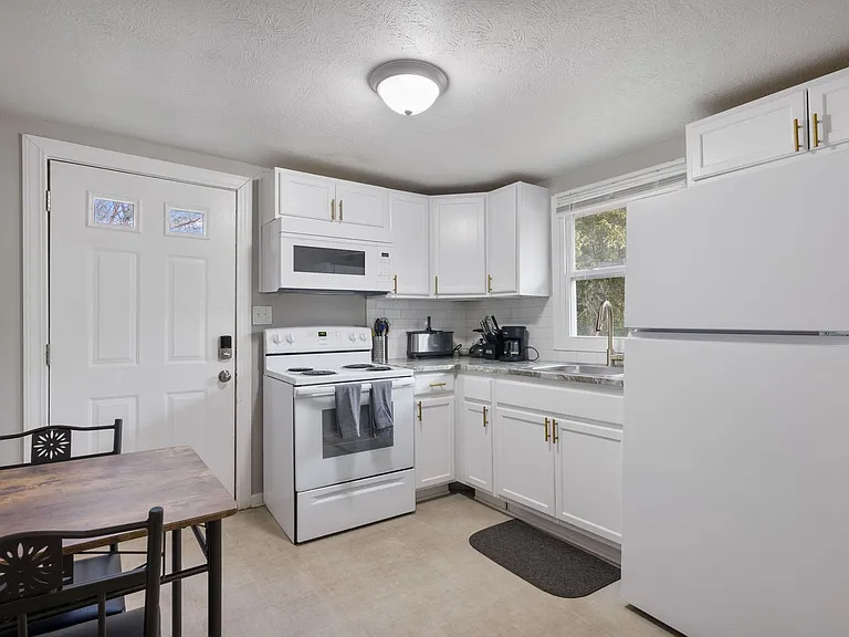 700 Ross Rd — Photo 9