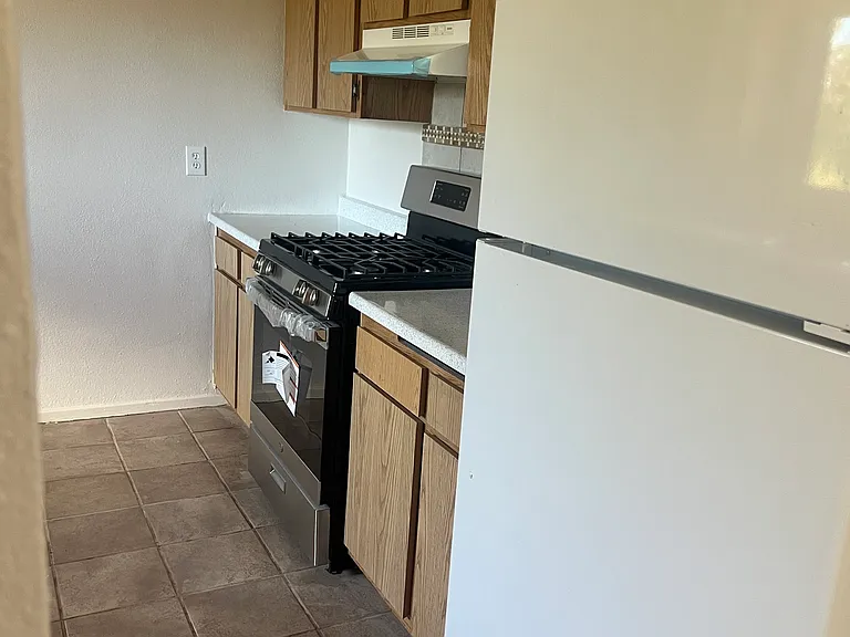 304 Palm Dr — Photo 16
