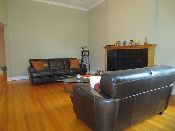 3rd image of 1327 W Albion Ave #3