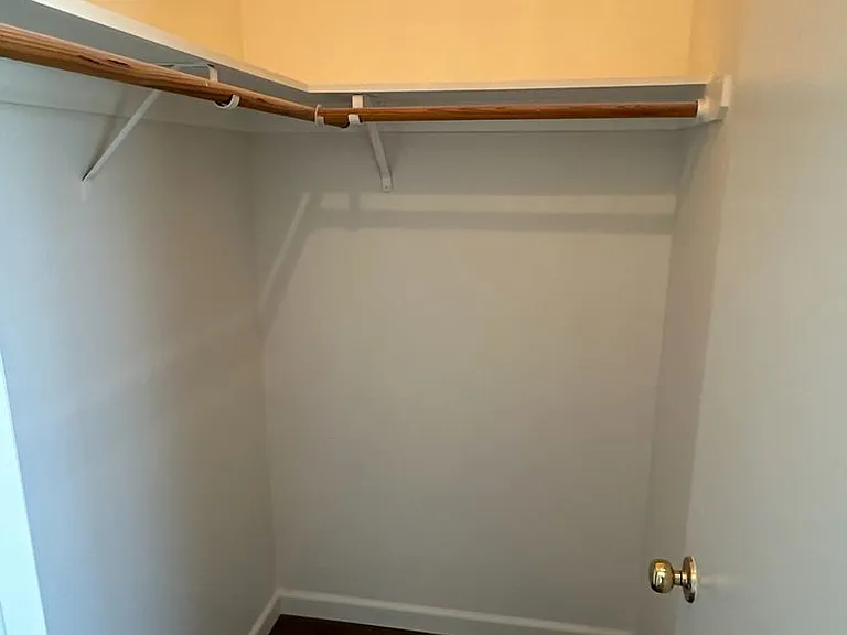 1404 Bradley Ct — Photo 16
