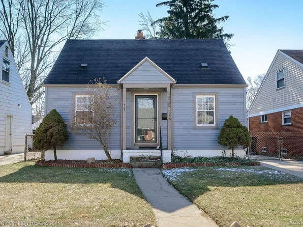 34551 Elm St, Wayne, MI 48184