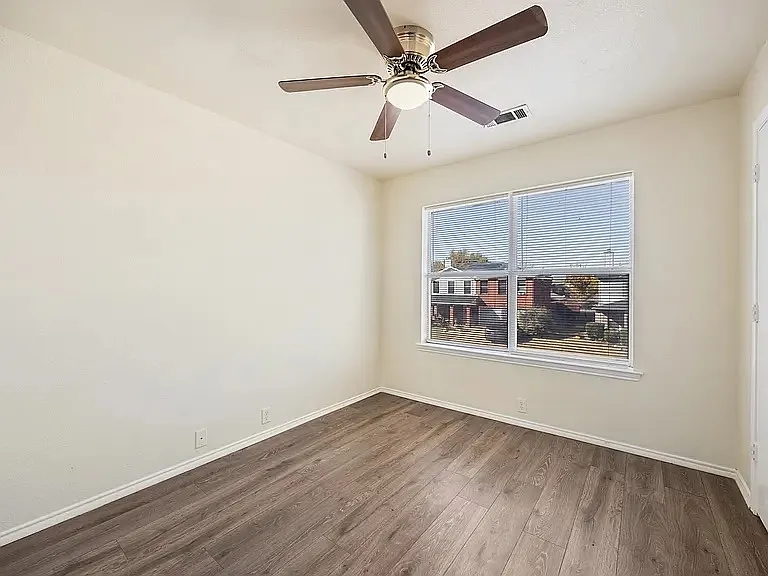 211 Prentice Dr — Photo 13