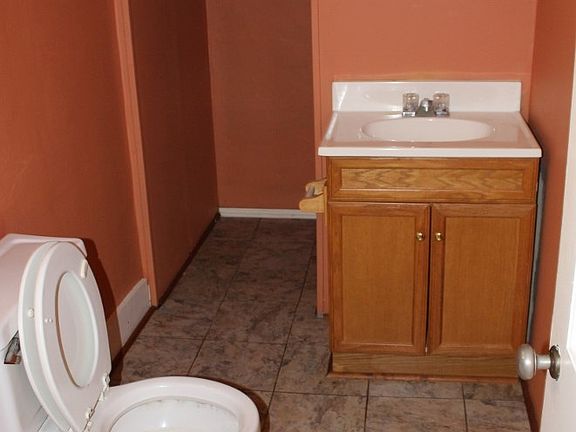 5th image of 123 E Forest Ave