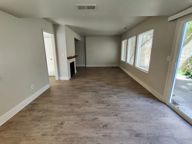 939 Claremont Ct — Photo 5