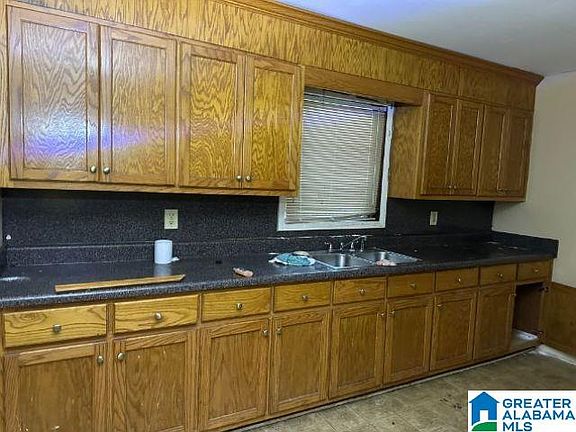 4th image of 927 Woodward Rd