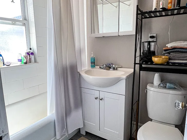 27 Lanark Rd #4 — Photo 13