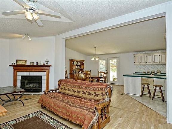 4th image of 905 Jennifer Ln