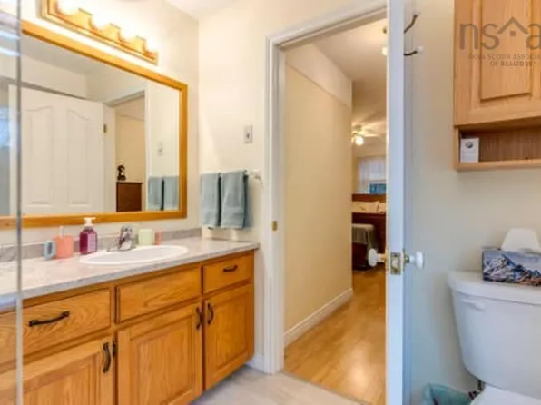 16 Sherwood Dr, Halifax, NS B3Z 1G9