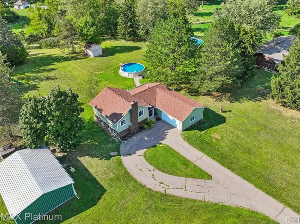 12126 Linden Rd, Linden, MI 48451
