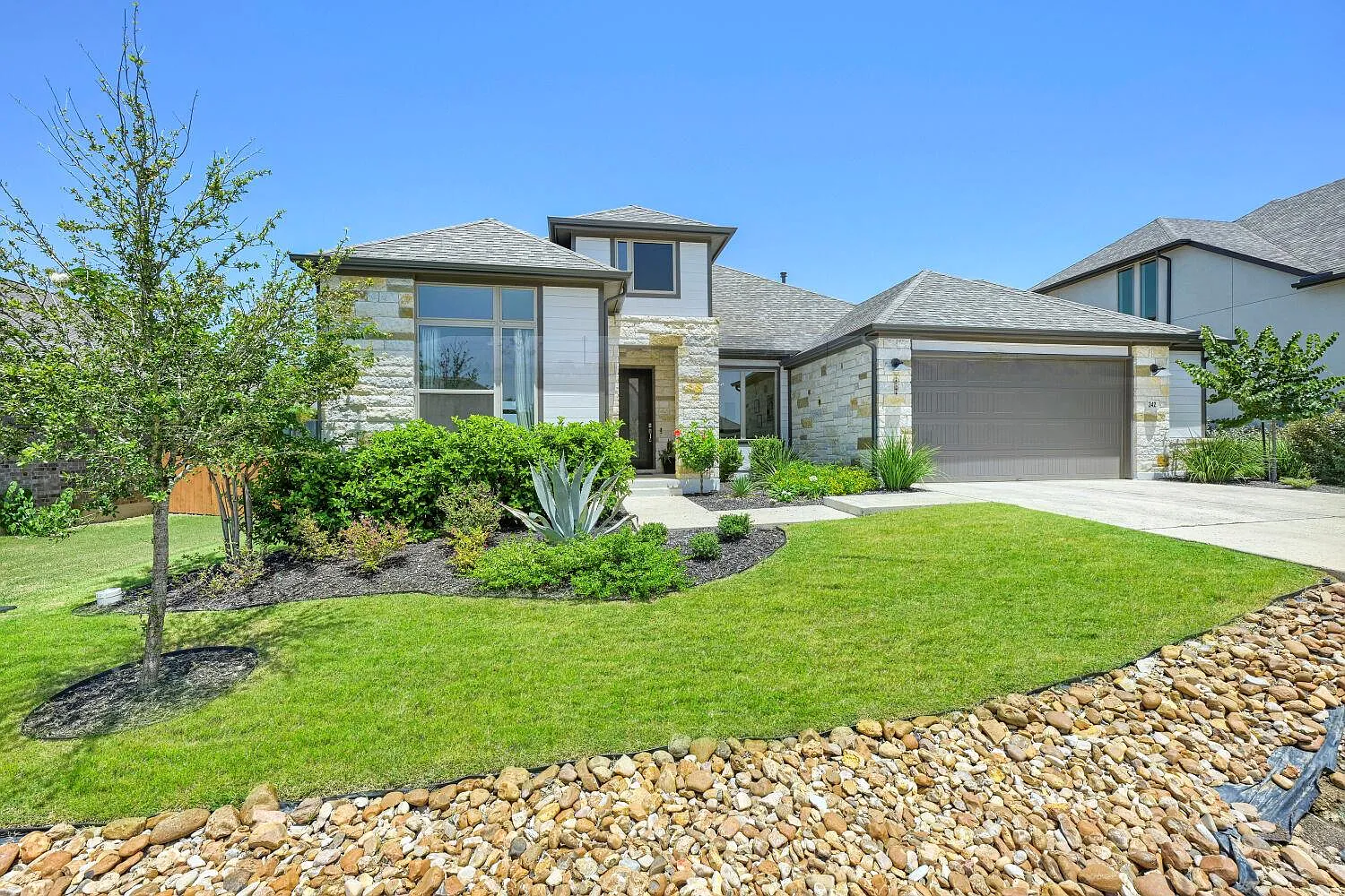 4 bed, 3.0 bath, 2951 sqft, $3,950 — Photo 2