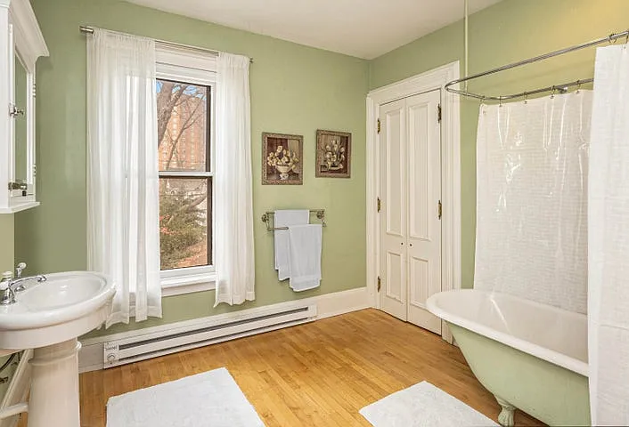 1903 N Cambridge Ave — Photo 9