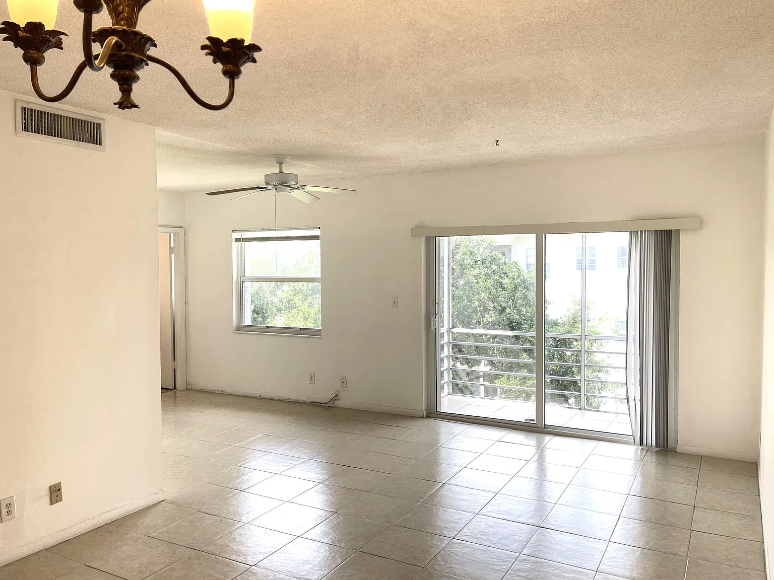 1 bed, 1.5 bath, 850 sqft, $1,500 — Photo 2