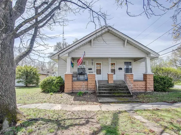 313 W 3rd St, Centralia, IL 62801