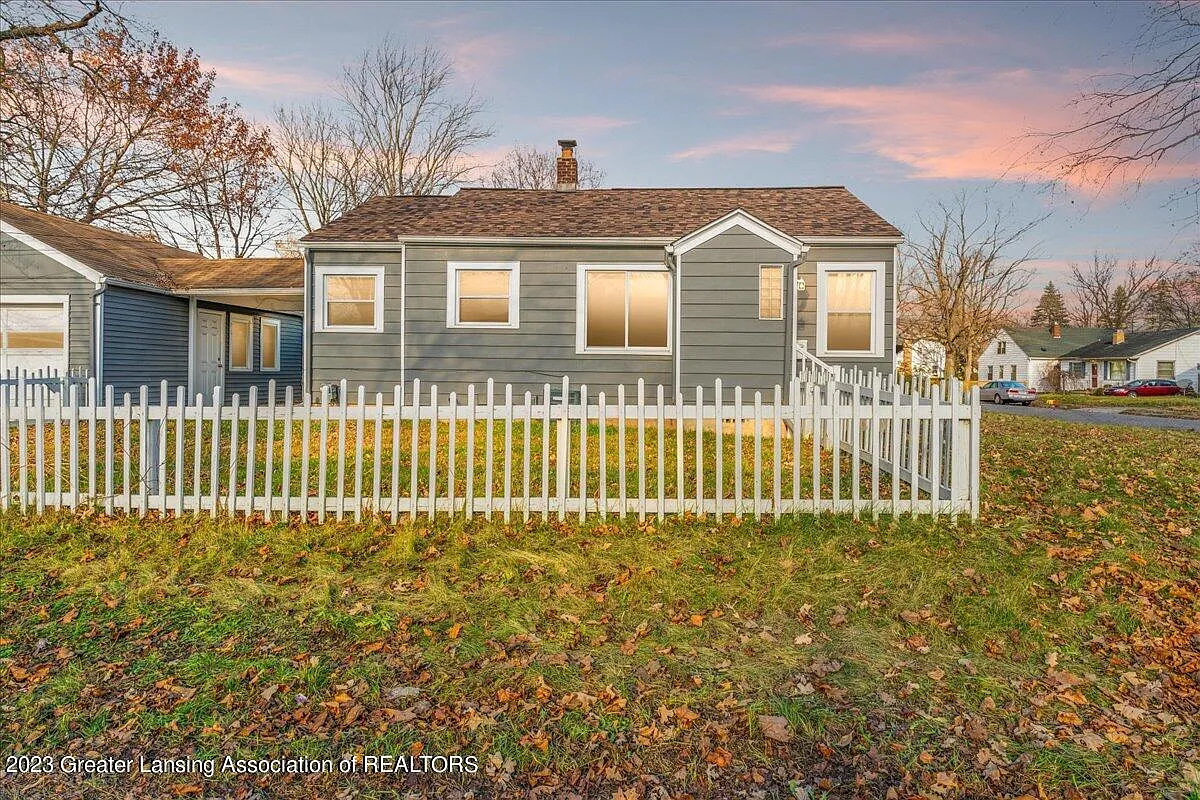 2318 Alpha St photo 1