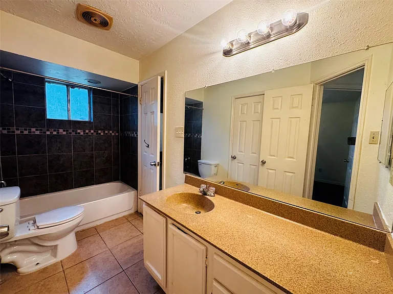 17118 Amber Ridge Dr — Photo 6