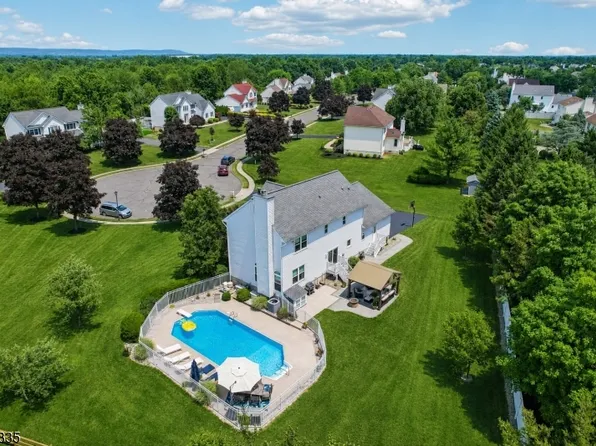 33 Hughey Ln, Hillsborough Twp., NJ 08844