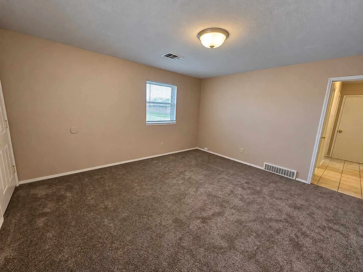 3 bed, 957 sqft, $1,100 — Photo 4