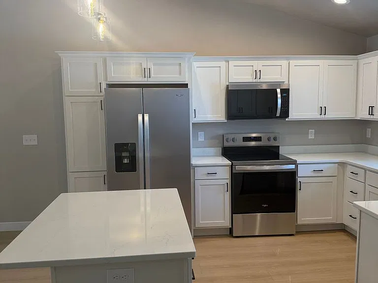 2625 Lawrence Ln — Photo 2