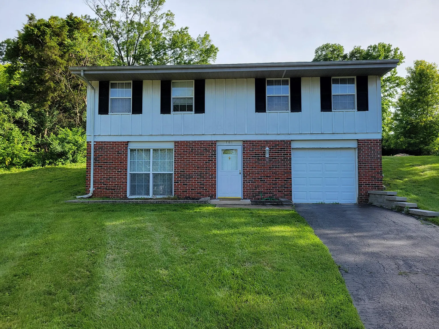 701 Chantilly Ct photo 1