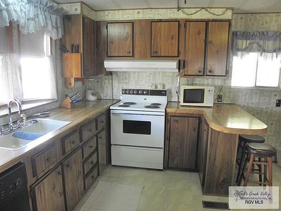 3rd image of 1516 Sunwest Blvd
