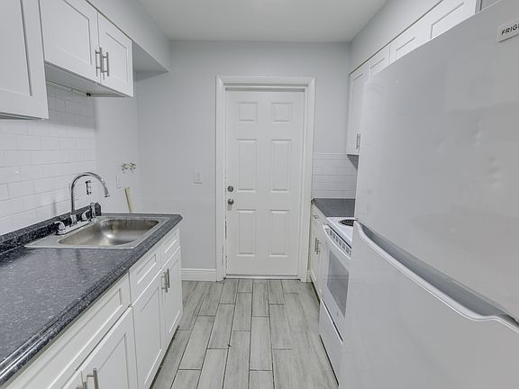 5th image of 3075 S Bumby Ave