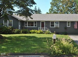 19 Lyncrest Dr, Norwalk, CT 06851