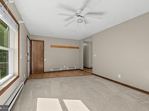 3rd image of 521 Starling Ct