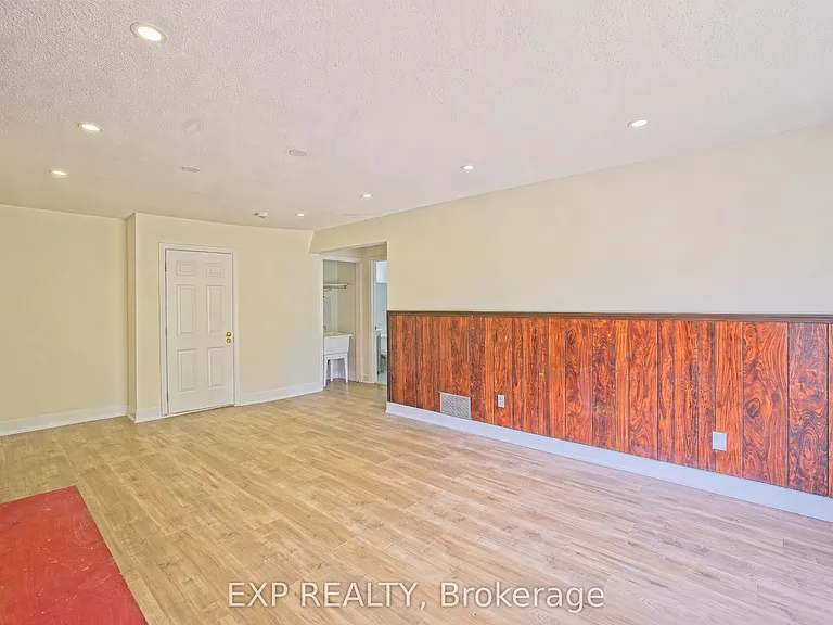 4 Fallway Rd #UPPER — Photo 24