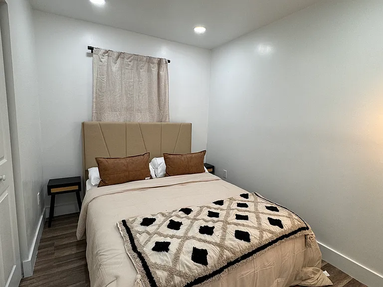 22258 Beverly Ave — Photo 3