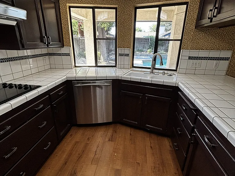 961 E Richmond Ave — Photo 34