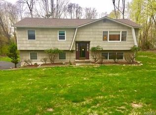 17 Hampton Rd, Airmont, NY 10901