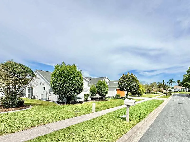 3 bed, 2.0 bath, 1941 sqft, $2,545 — Photo 4