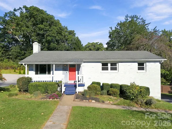 20 Oak Leaf Ln, Arden, NC 28704
