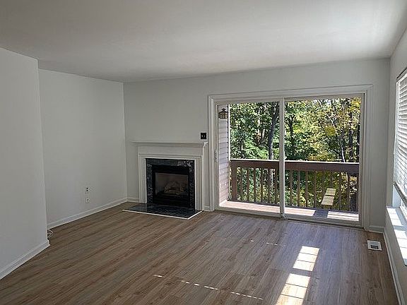 4th image of 408 Derry Dr