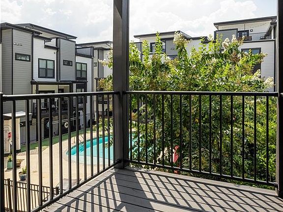 4th image of 53 Moda Ln