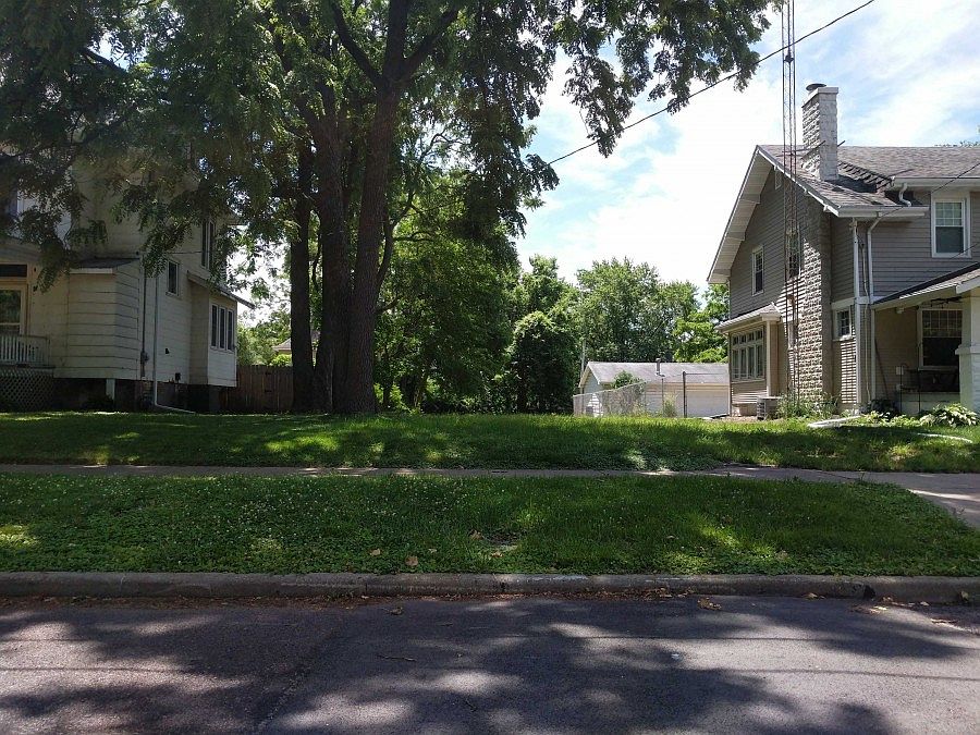 1st image of 302 W Armstrong Ave