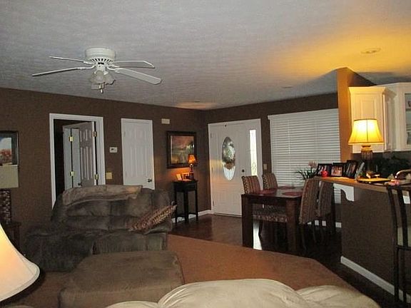 4th image of 107 Danielle Ave