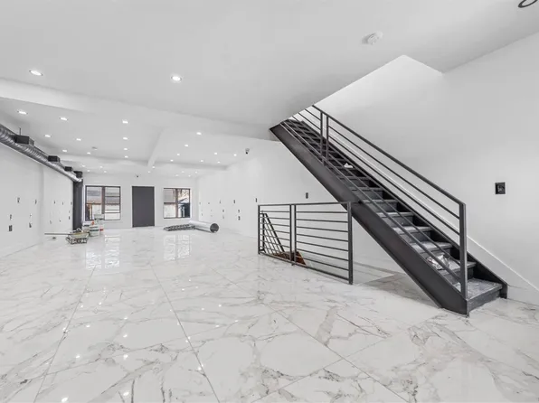 184-09 Jamaica Avenue image 6 of 13