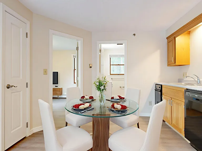 1 Ledgeview Ln #6 — Photo 1