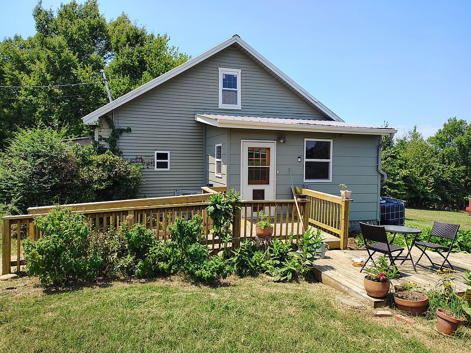 Country living on 2 Acres
