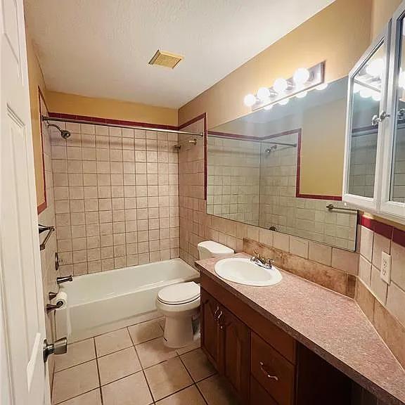 520 E Amelia St — Photo 10
