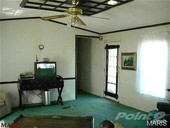 VAULTED CEILING, OPEN FLOOR PLAN.