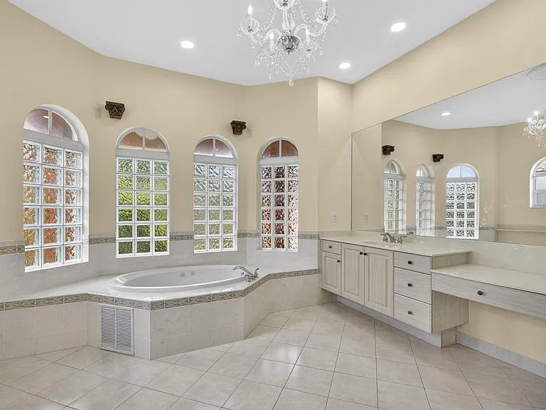 1724 Annandale Cir — Photo 45